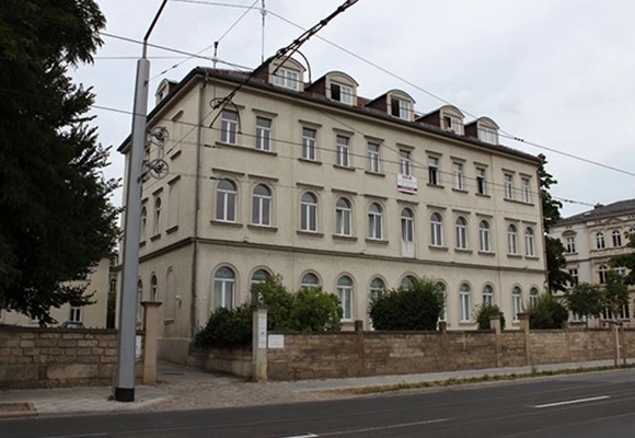 2009: Die Gründung der „Oneserv-online services GmbH & Co. KG“ erfolgt und der erste Onlineshop Bisley-Express.de geht online.