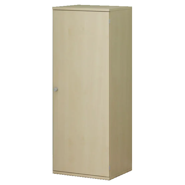 Der Garderobenschrank Pro 4OH in Kombination mit anderen Büromöbeln der Serie Pro
