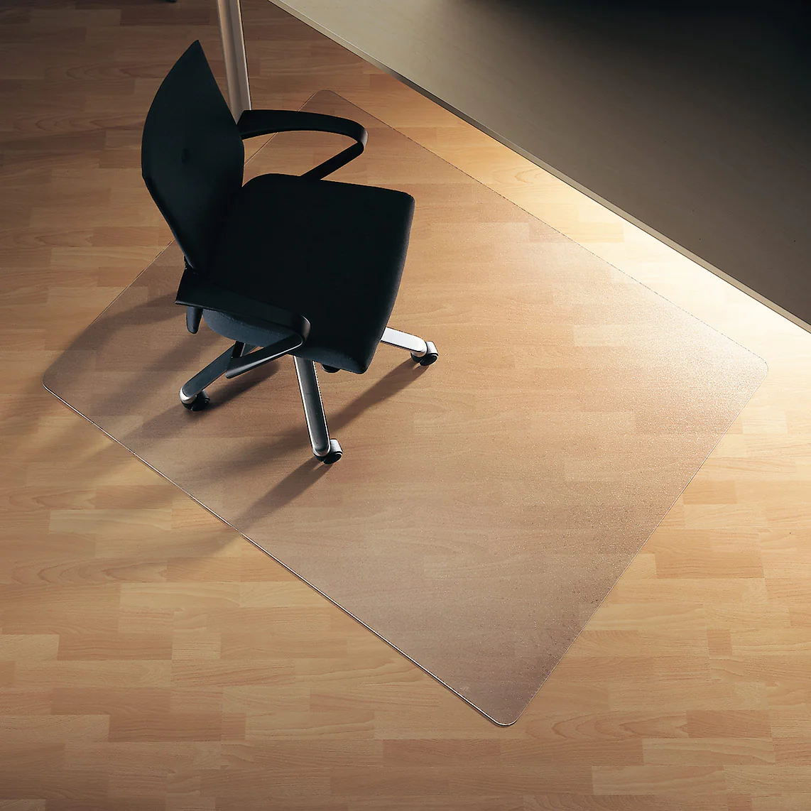 Strapazierfähige Ecogrip Solid Bodenschutzmatte zum Schutz des Fußbodens im Büro