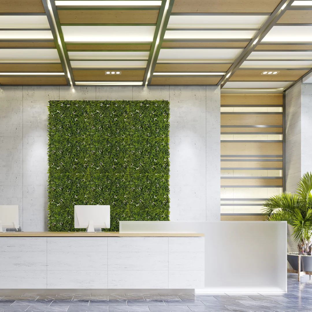 Künstliche Pflanzenmatte MORE GREEN I als stilvolles Wandelement im professionellen Umfeld