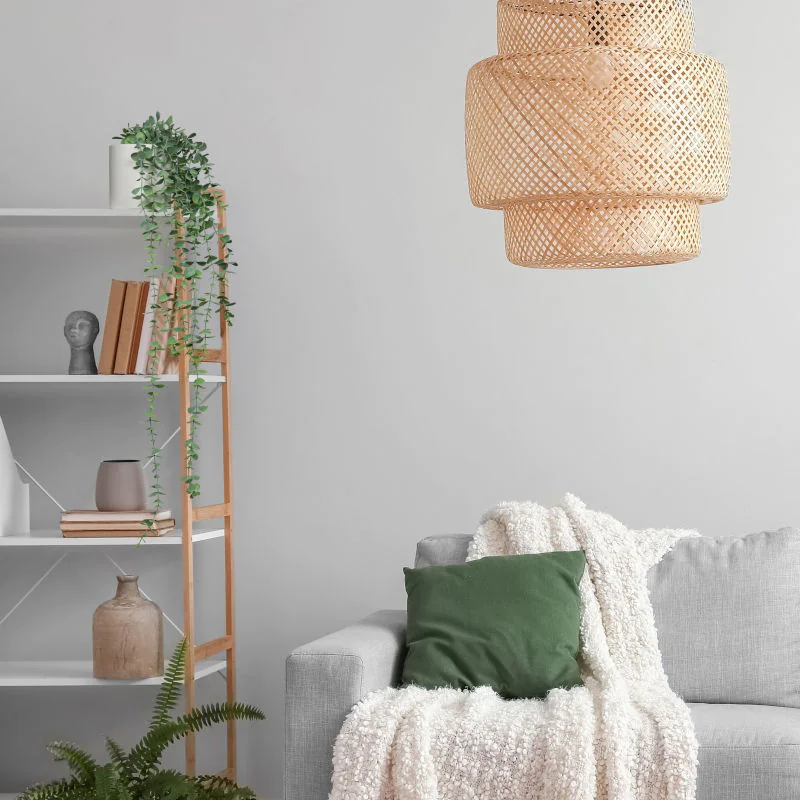 Kunstpflanze EUCALYPTUS CLIMB als repräsentative und pflegeleichte Hängepflanze im Büro
