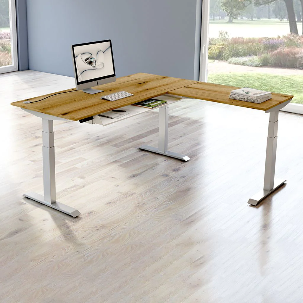 Höhenverstellbarer Winkelschreibtisch Stayble 2.0 als ergonomische Lösung für große Arbeitsplätze