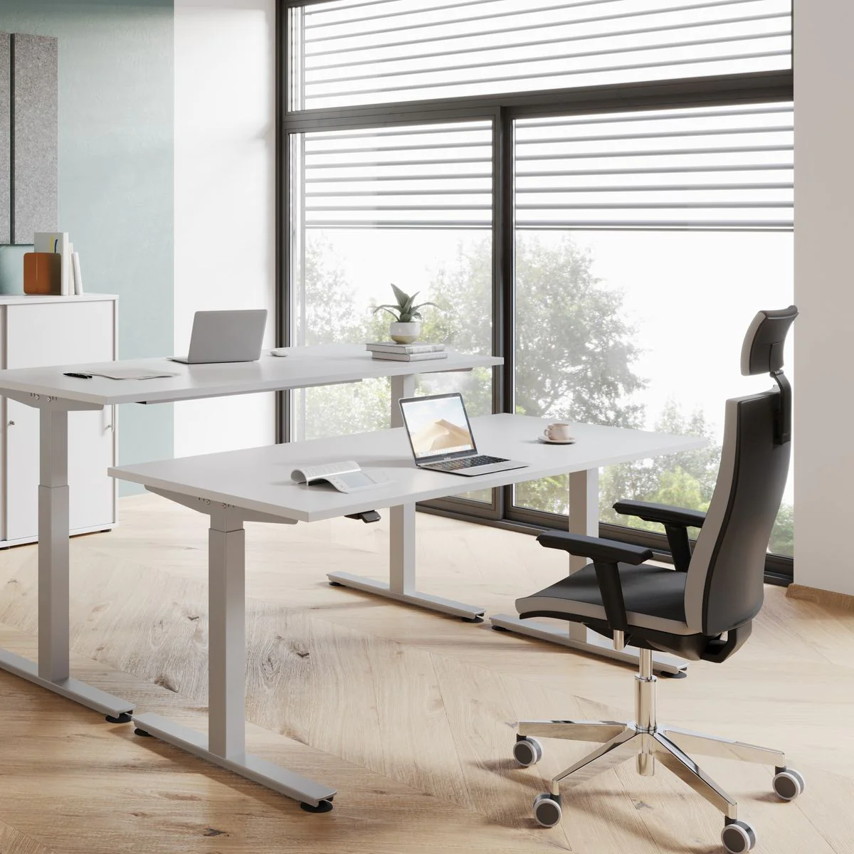 Höhenverstellbarer Schreibtisch XMST für ergonomisches Arbeiten im Büro