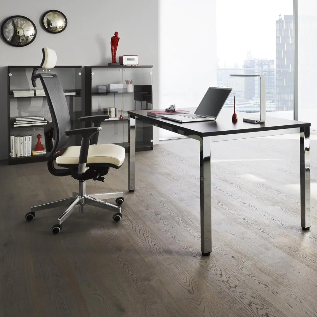 Eckschreibtisch E10 Quadratrohr 4-Fuß mit Beinraumblende von Nowy Styl - Produktbild 3 von 9