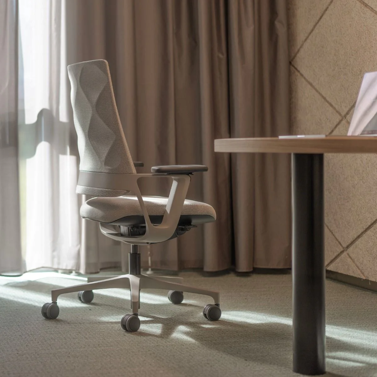 Bürostuhl Connex Signature von Klöber in der Edition Simply Taupe