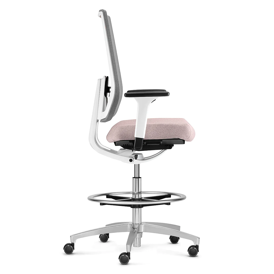 Der Indeed mesh Hochstuhl als flexible und ergonomische Sitzlösung im Büroalltag