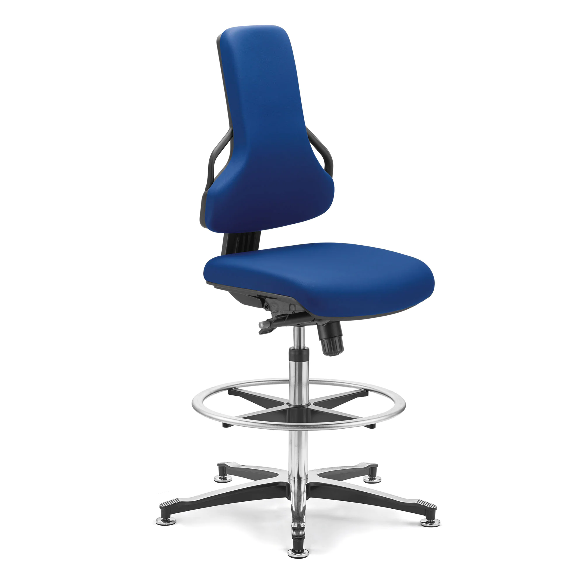 Der Tec profile Counterstuhl als flexible und ergonomische Sitzlösung im Labor