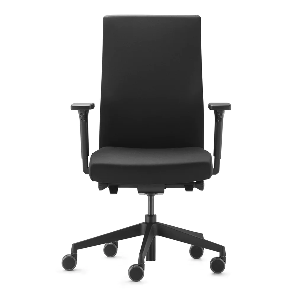 Der Bürostuhl to-strike comfort pro in der Seitenansicht zeigt seine ergonomische Form