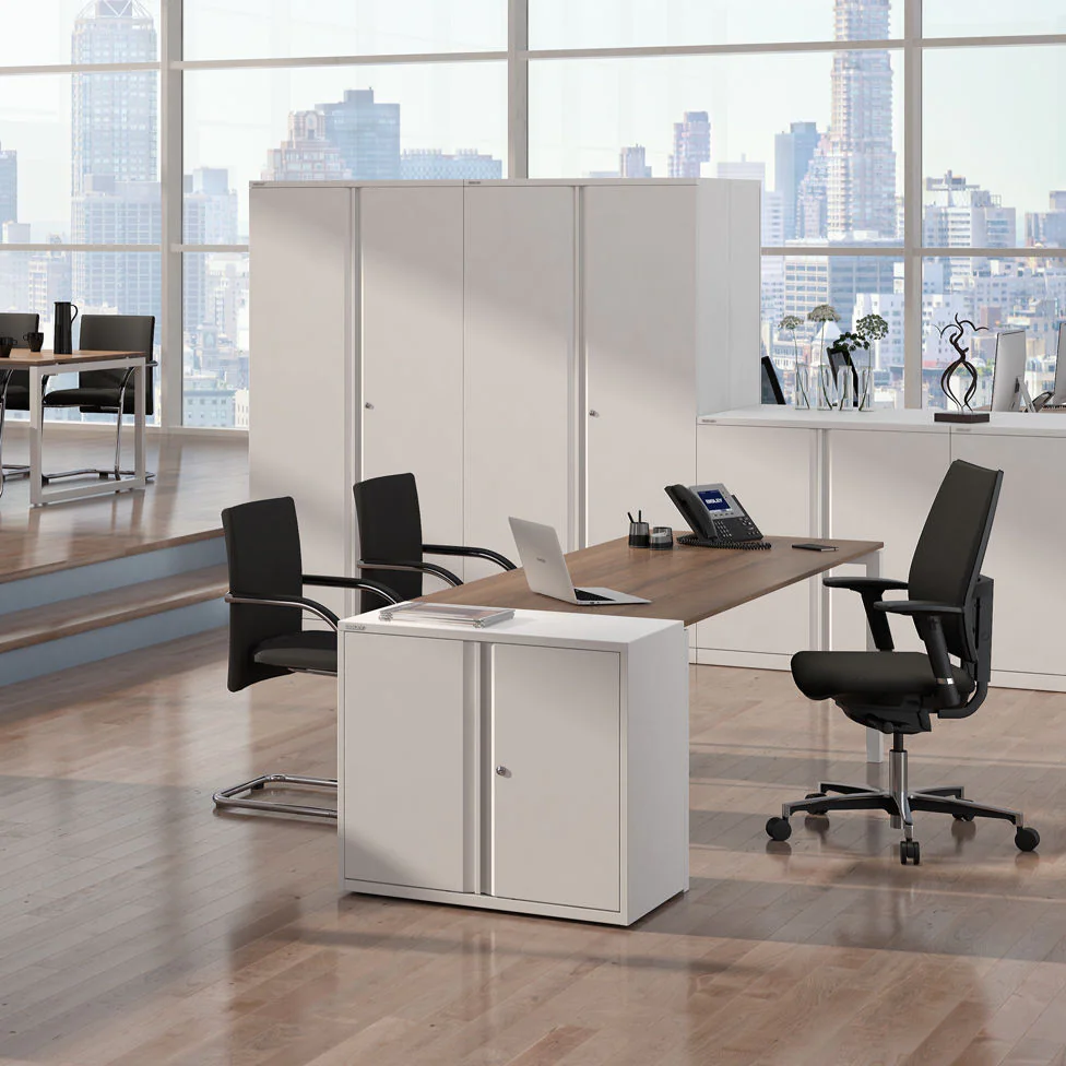 Bisley Flügeltürenschrank Essentials B90 H100 aus Stahl mit Doppeltür