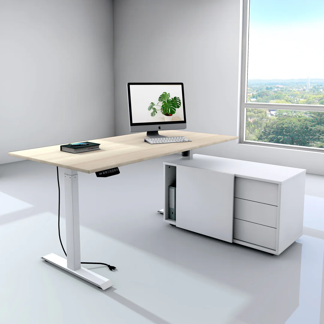 Höhenverstellbarer Schreibtisch Move 1 mit Sideboard in einem modernen Büroumfeld