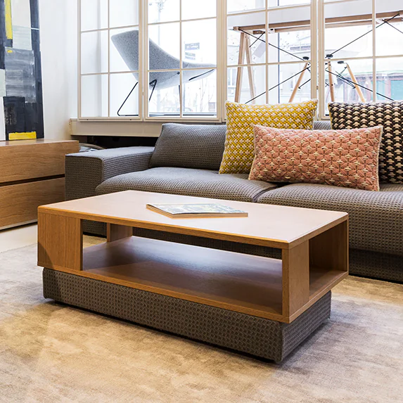 Lounge-Sofa im Wartebereich eines Unternehmens