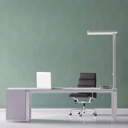 MAULjaval LED-Stehleuchte als elegante und funktionale Lichtlösung am Arbeitsplatz