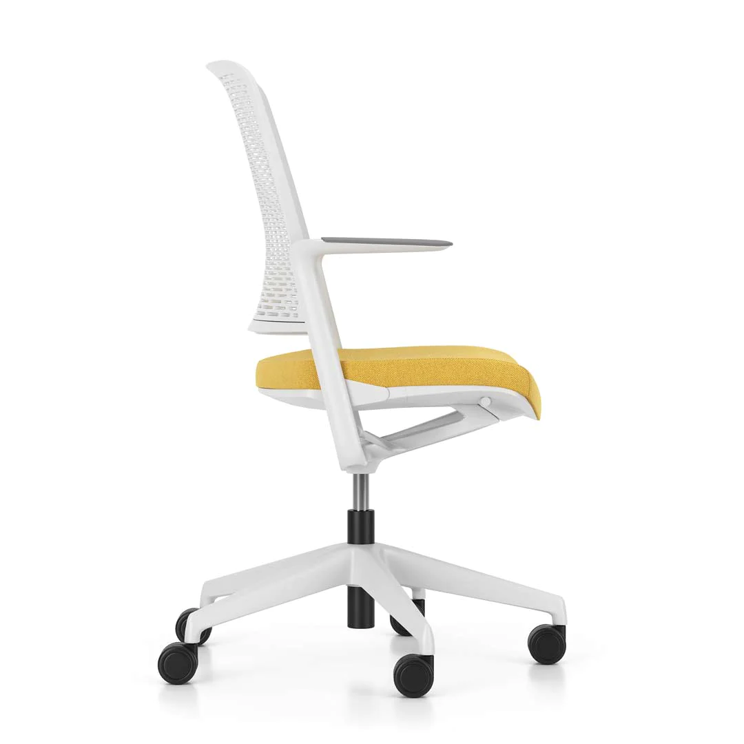 Der leichte und flexible Bürostuhl WithME von Nowy Styl