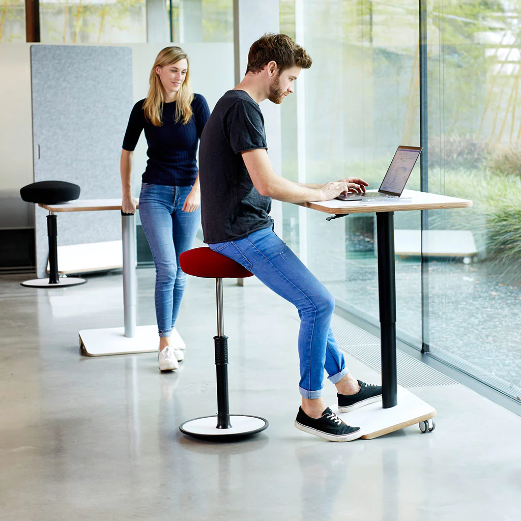 Mobiler Steh-Sitz-Schreibtisch Ongo Spark für flexible Arbeitsplätze