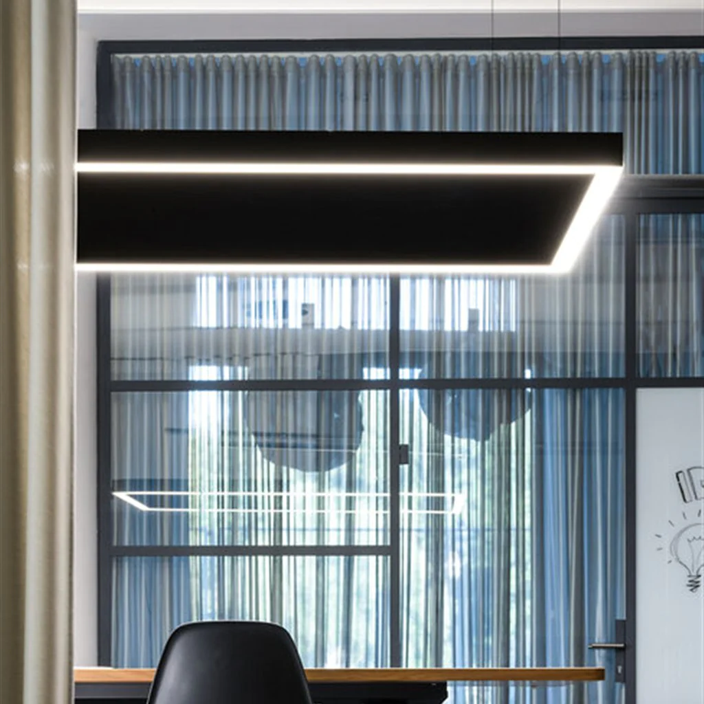 Frameless Edge Deckenabsorber mit Pendelleuchte, Anwendungsbeispiel