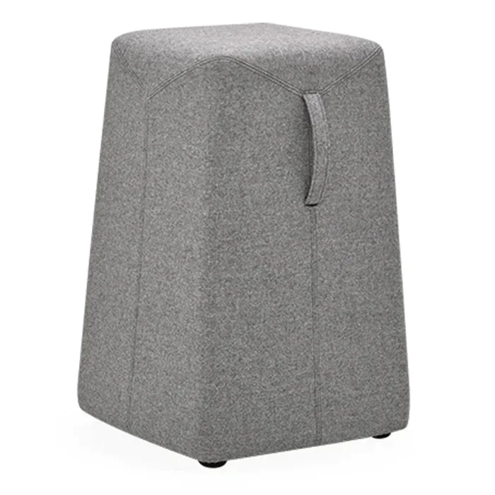 Der STONES SE 7766 Hocker als Teil einer flexiblen und modularen Sitzlandschaft