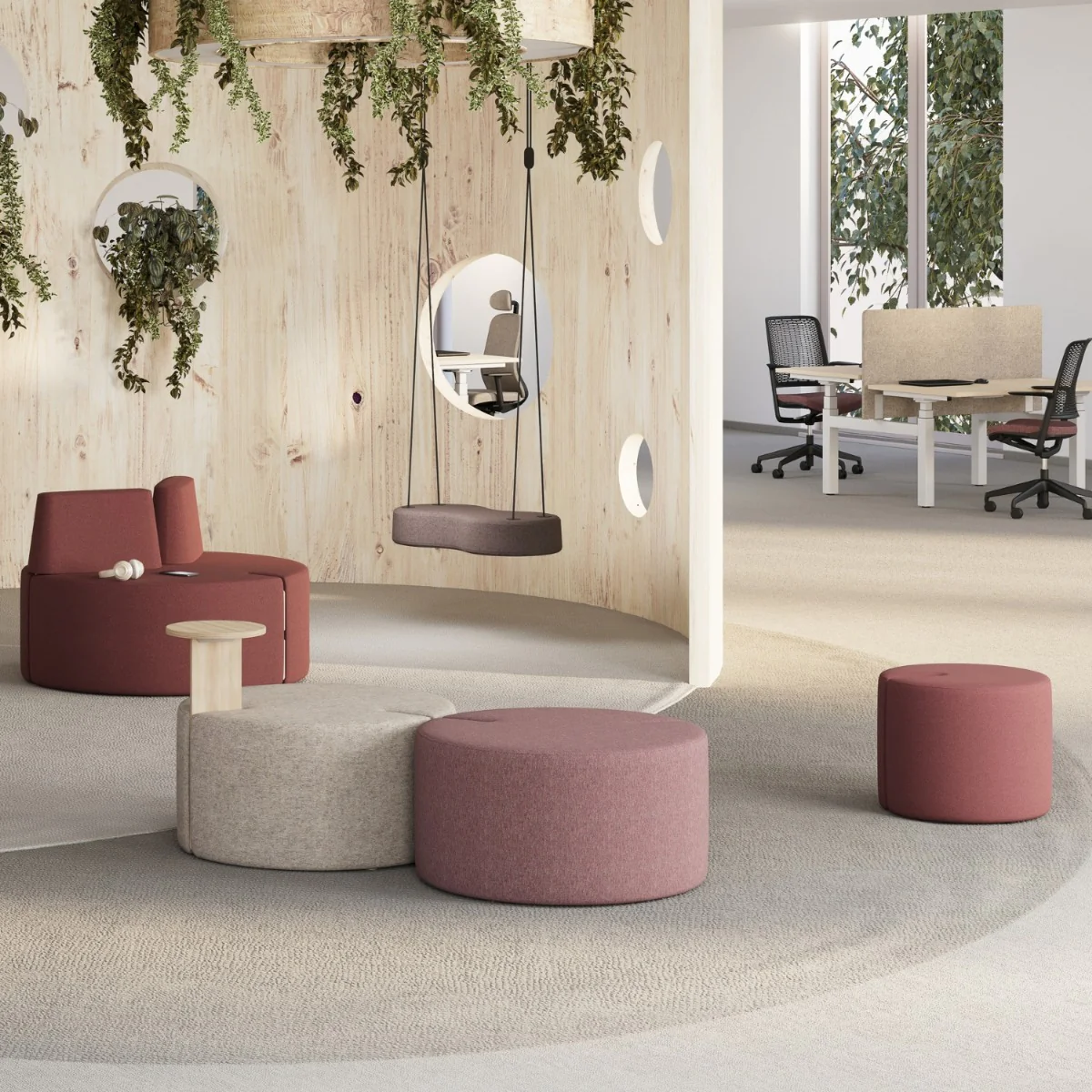Quadratischer Tapa Hocker als modulares Sitzelement in einer kreativen Kommunikationszone