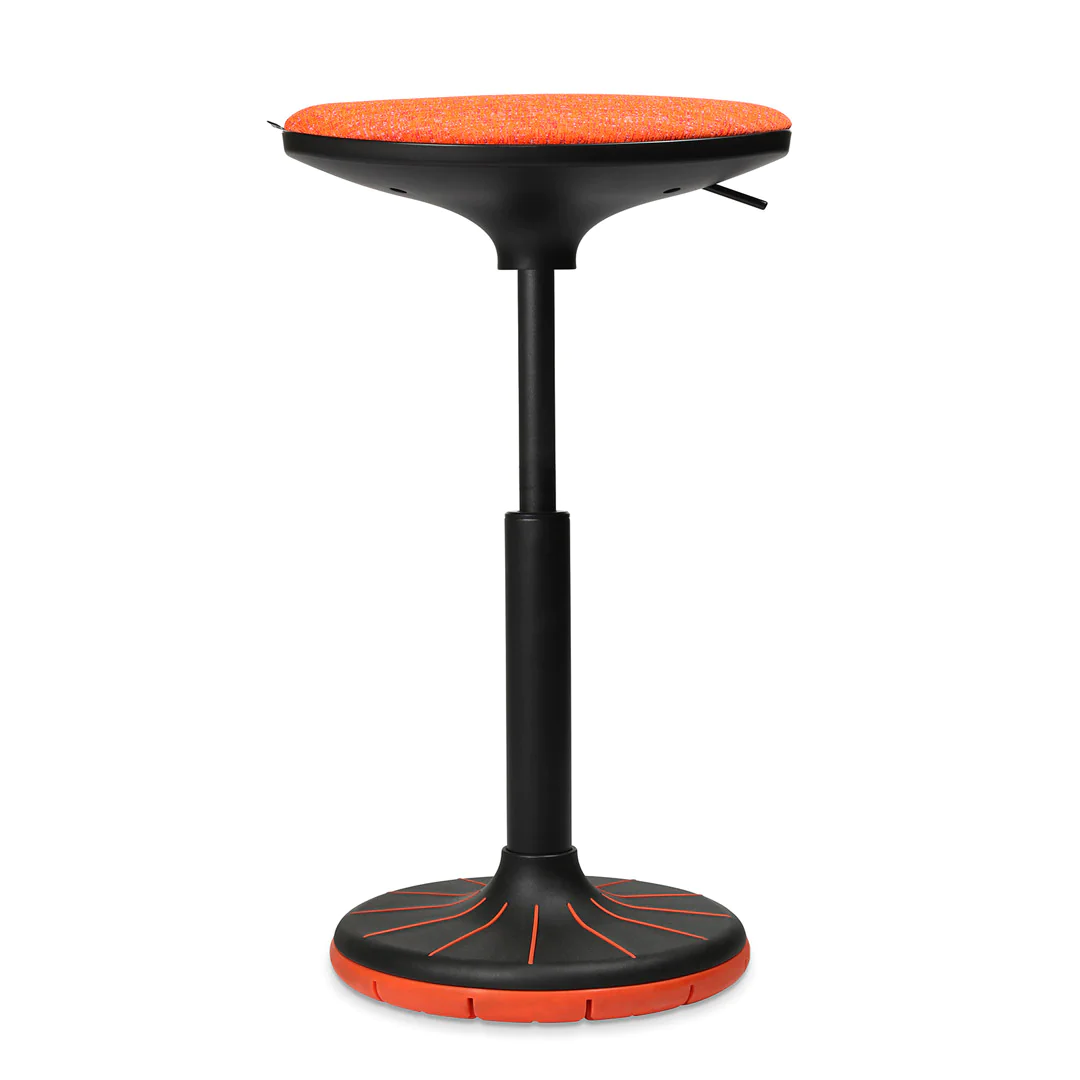 Der W3 Hocker als agile und ergonomische Ergänzung am Steh-Sitz-Arbeitsplatz